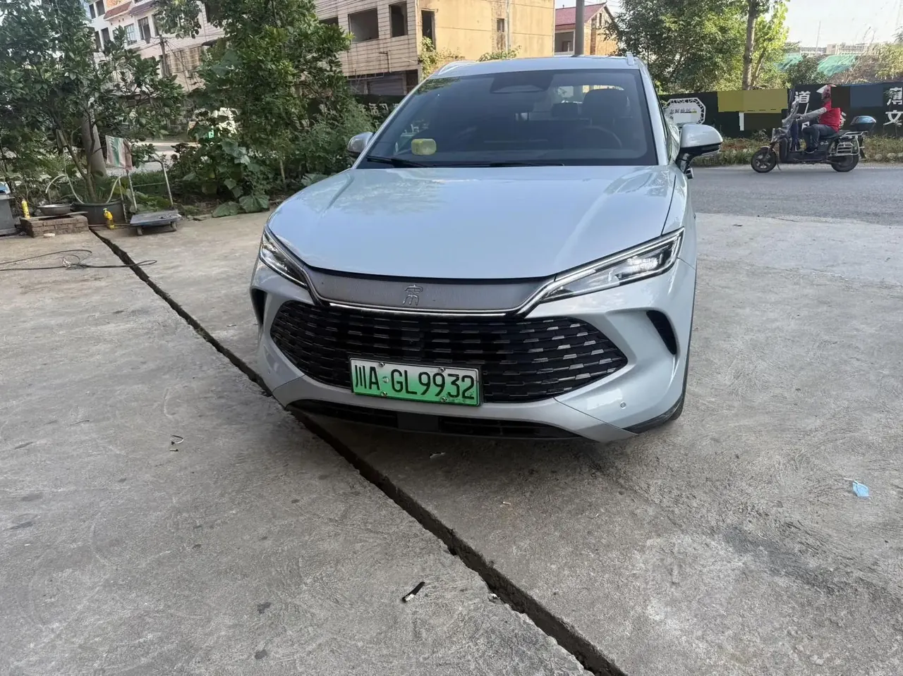 比亚迪 2024款 宋L DM-i 1.5 无级 160km 卓越型 自动挡 5