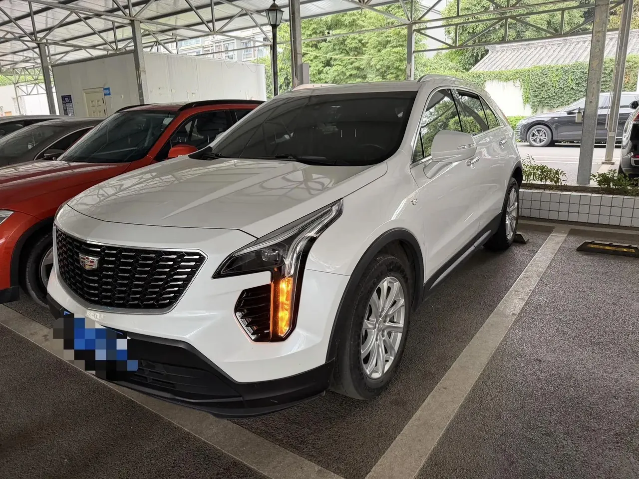 Open image lightbox: Cadillac XT4 2020 28T Two-Drive Technology