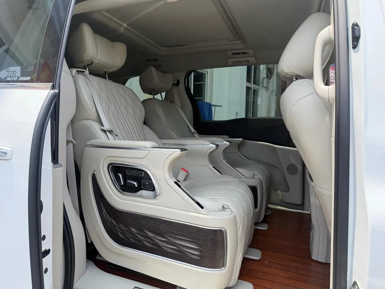 Buick GL8 2021 Land Business Class 652T Honorable Model 4