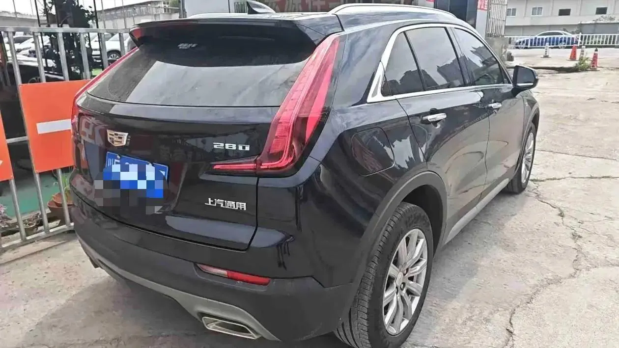 Cadillac XT4 2020 28T Two-Drive Leading Model 4