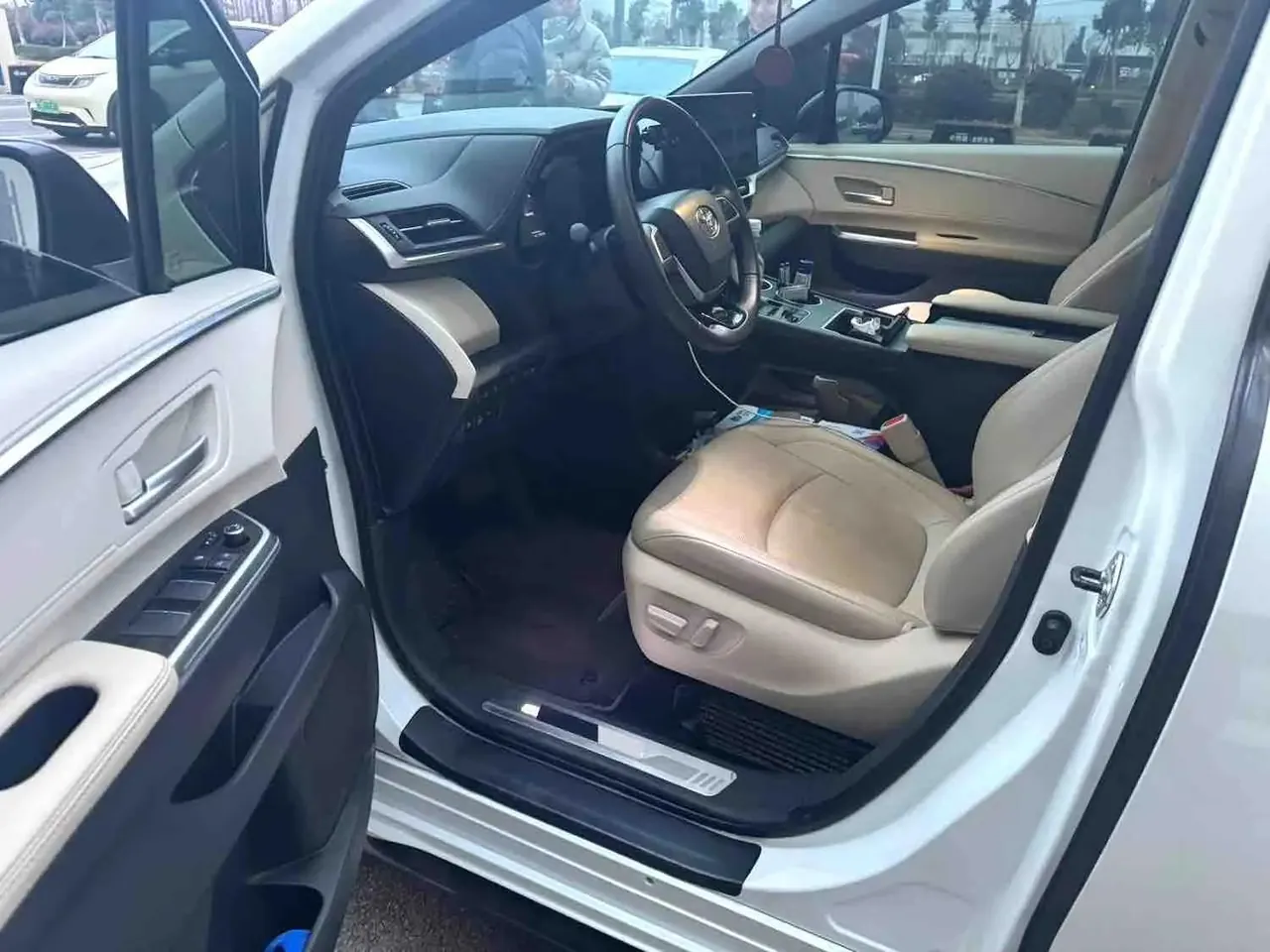 Toyota 2023 Sienna 2.5 CVT Prestige Automatic 4
