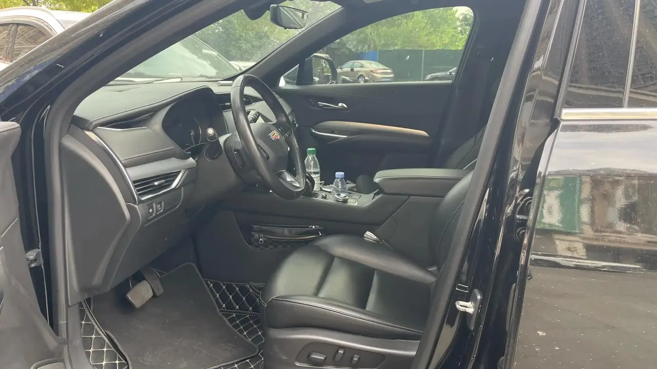Cadillac XT4 2020 28T Two-Drive Luxury Model 3