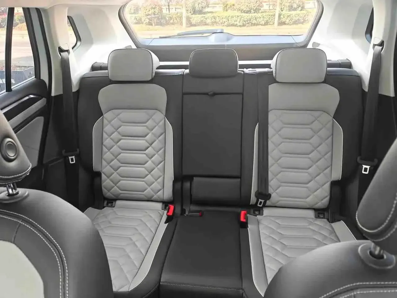Volkswagen 2024 Tharu 2.0TSI 330TSI Front-Wheel Drive Luxury Plus Enhanced Edition Automatic 2