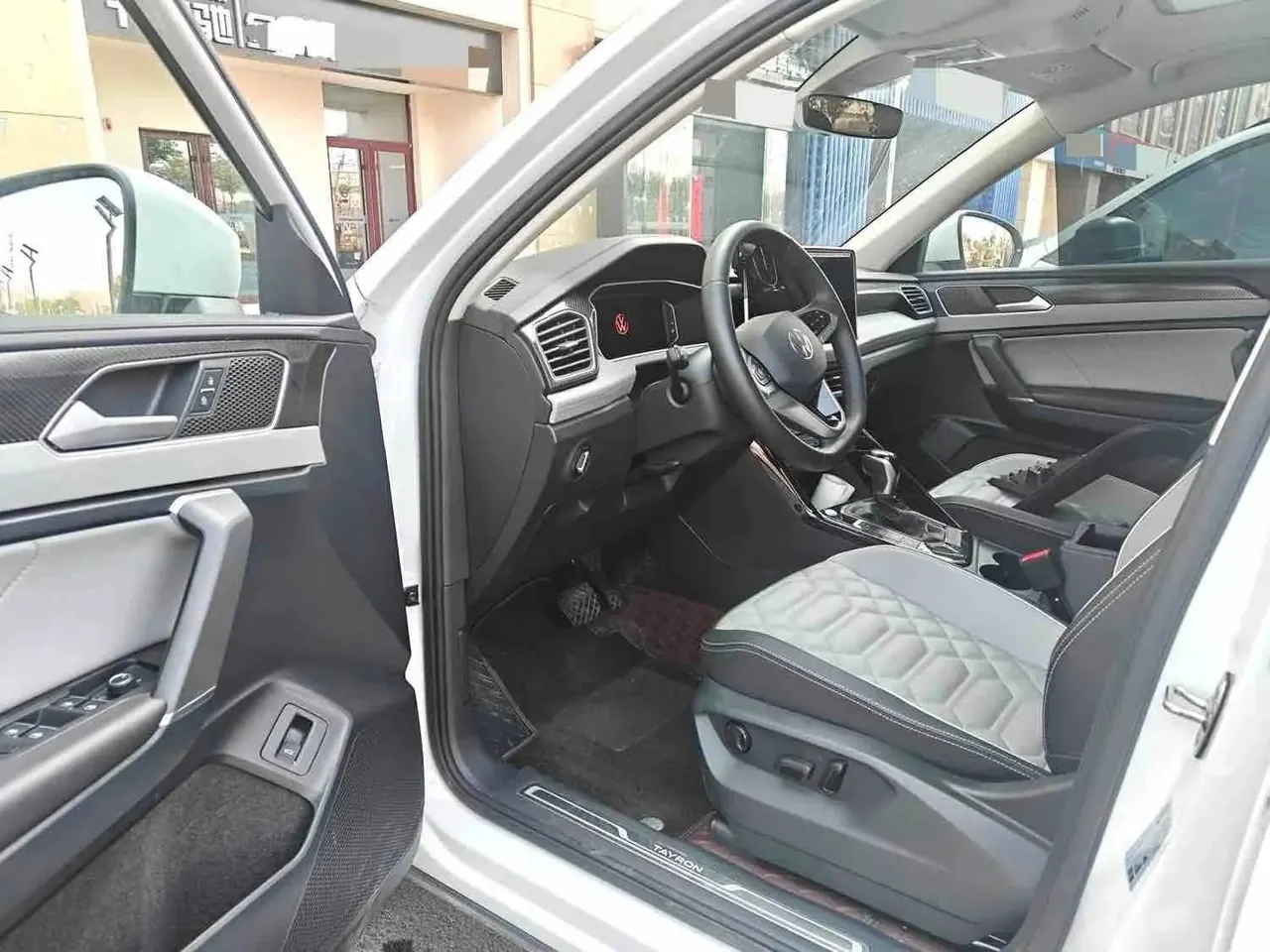 Volkswagen 2024 Tharu 2.0TSI 330TSI Front-Wheel Drive Luxury Plus Enhanced Edition Automatic 3