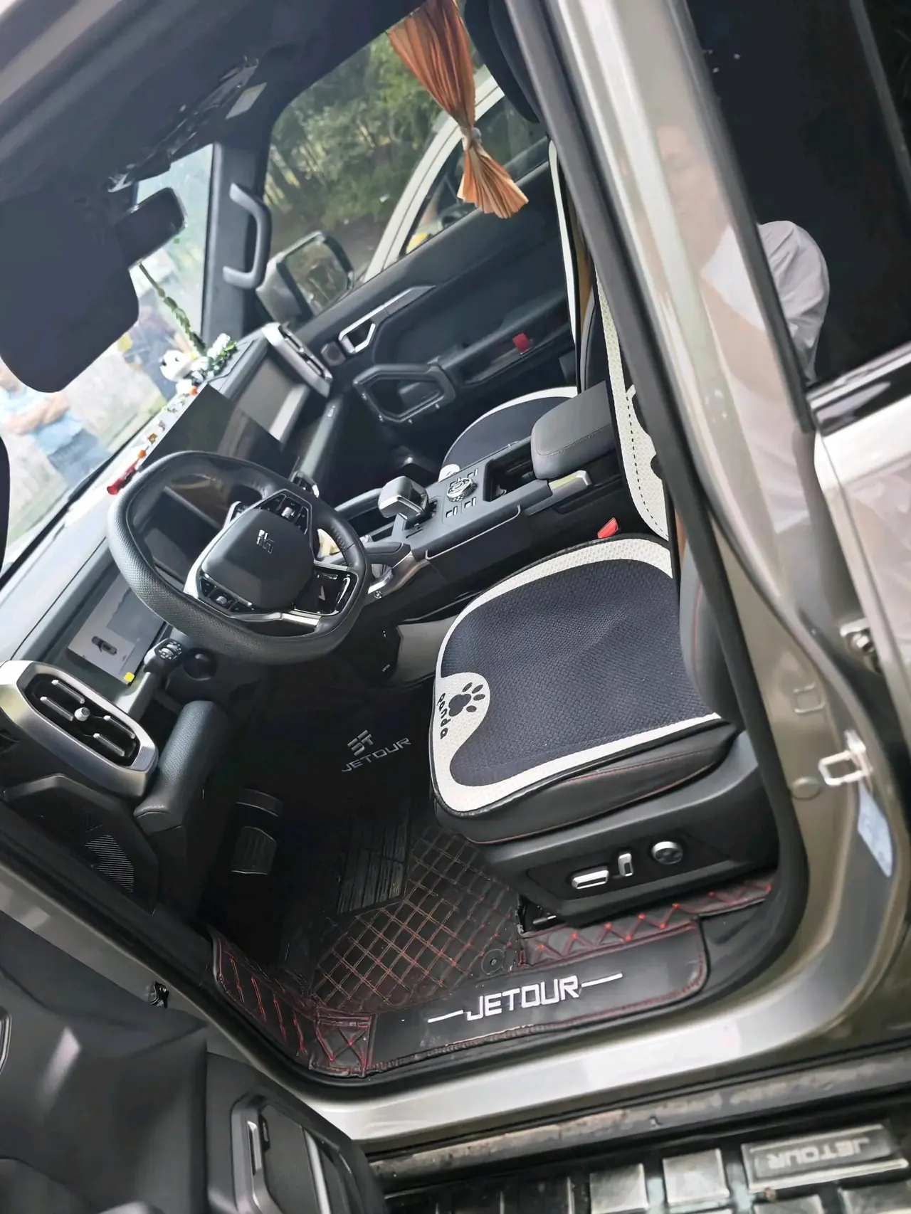 Jetour Traveler 2023 2.0T Four-Wheel-Drive Pro Edition 3