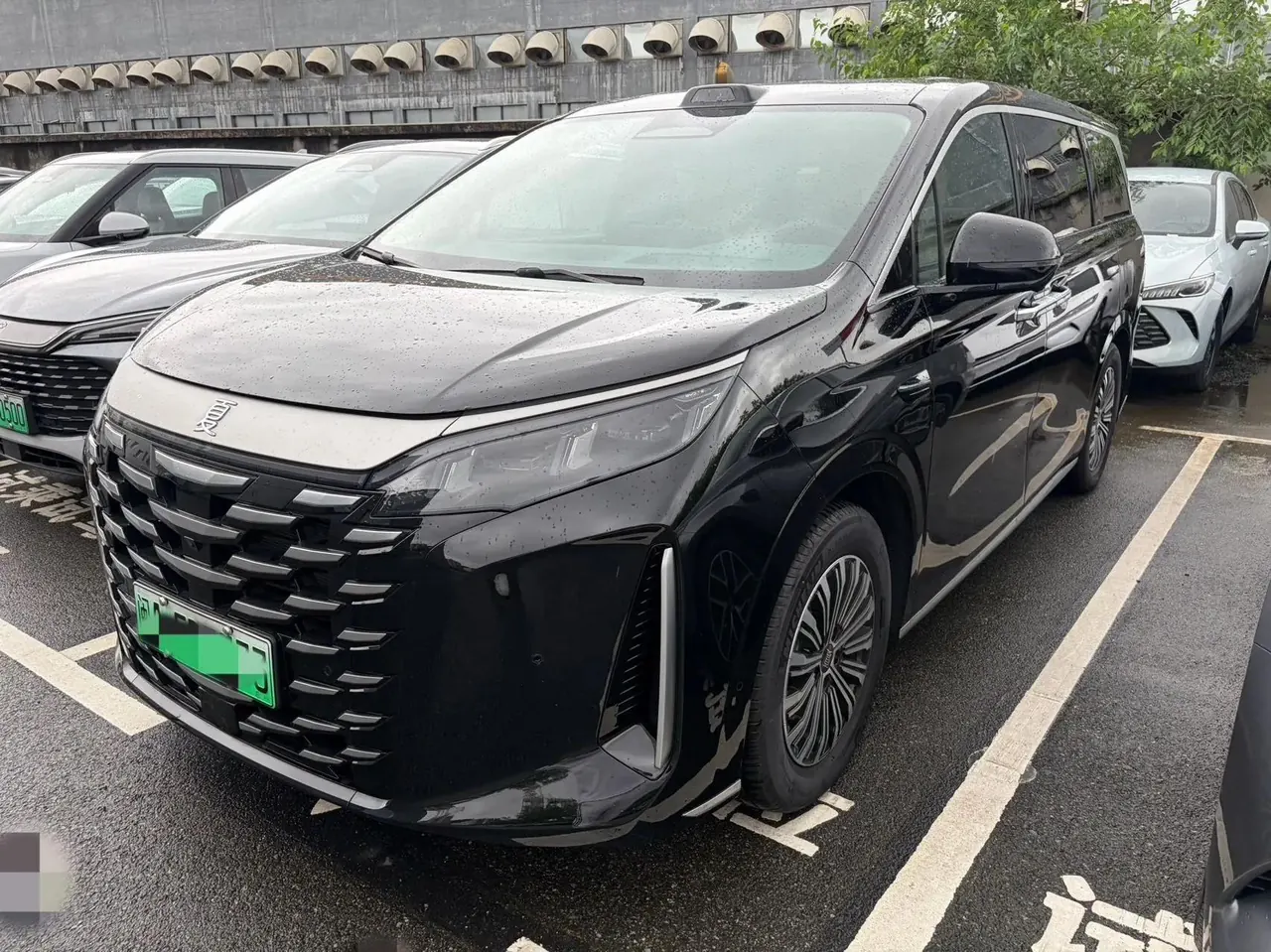 Открыть галерею: BYD 2026 summer DM-i 1.5T stepless 218km excellent automatic gear