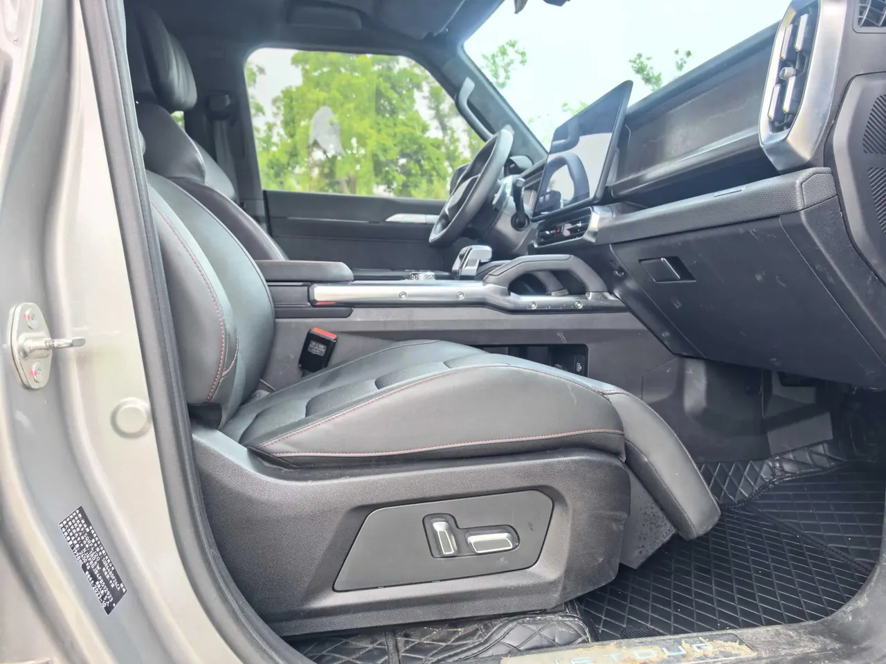 Jetour Traveler 2023 2.0T Four-Wheel-Drive Pro Edition 2