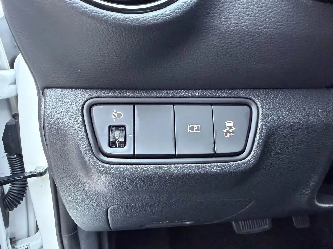 Kia K3 2023 1.5L CVT Deluxe Edition 6