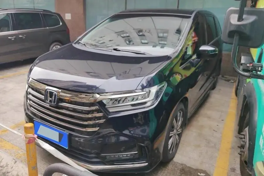 Open image lightbox: Odyssey 2022 2.0L e:HEV Sharp Luxury Edition