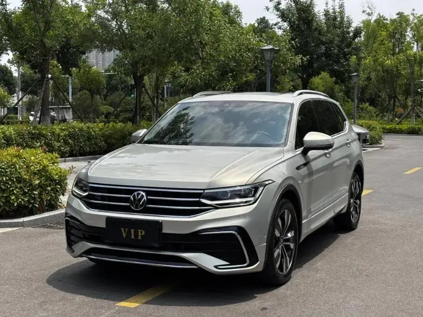 Open image lightbox: Touareg L 2022, 330 TSI, Automatic, Two‑Wheel Drive, R-Line Luxury Plus Edition