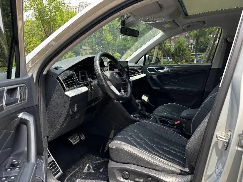 Touareg L 2022, 330 TSI, Automatic, Two‑Wheel Drive, R-Line Luxury Plus Edition 4