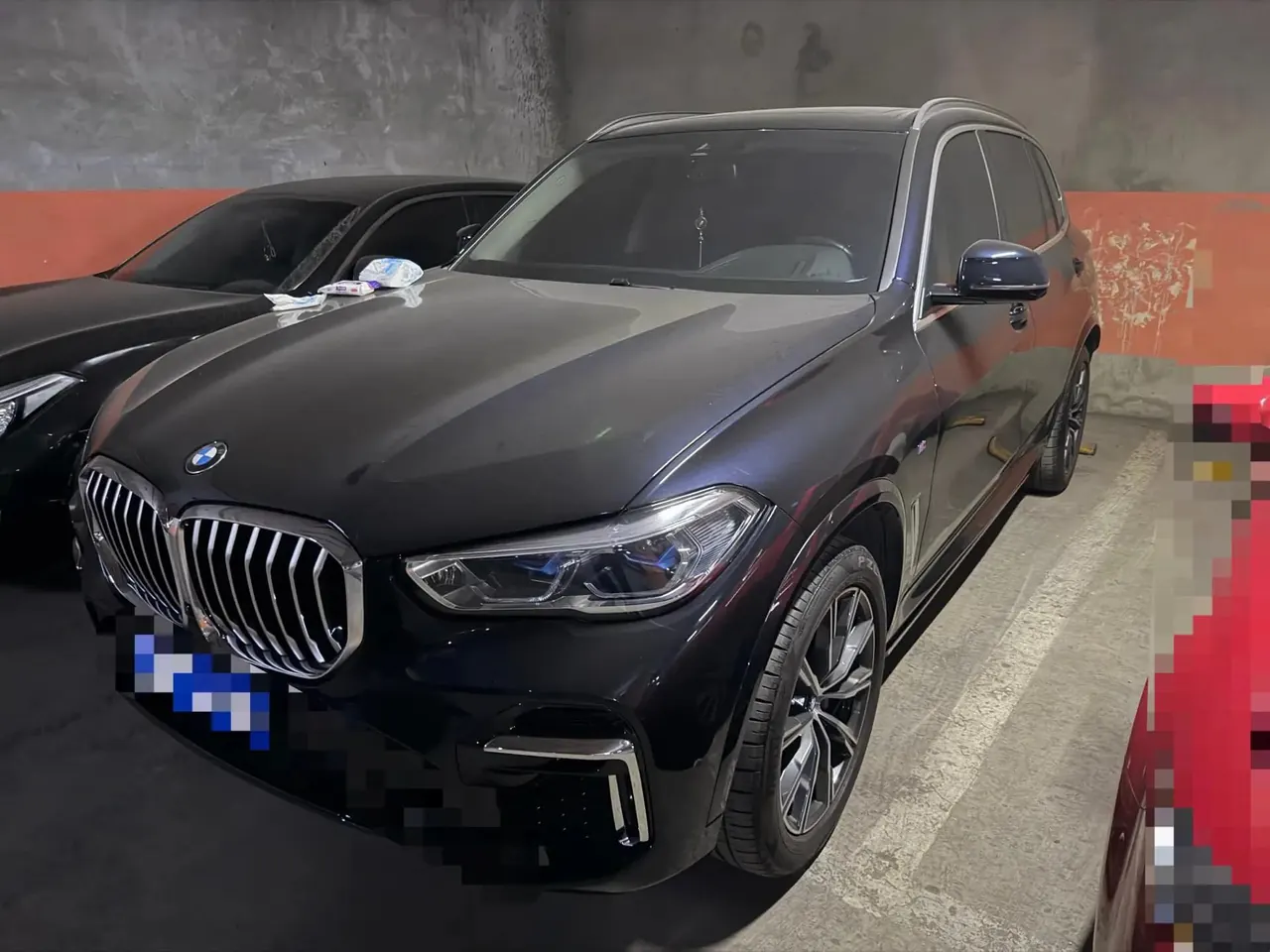 Open image lightbox: BMW X5 2022 xDrive 30Li exclusive m sports suit
