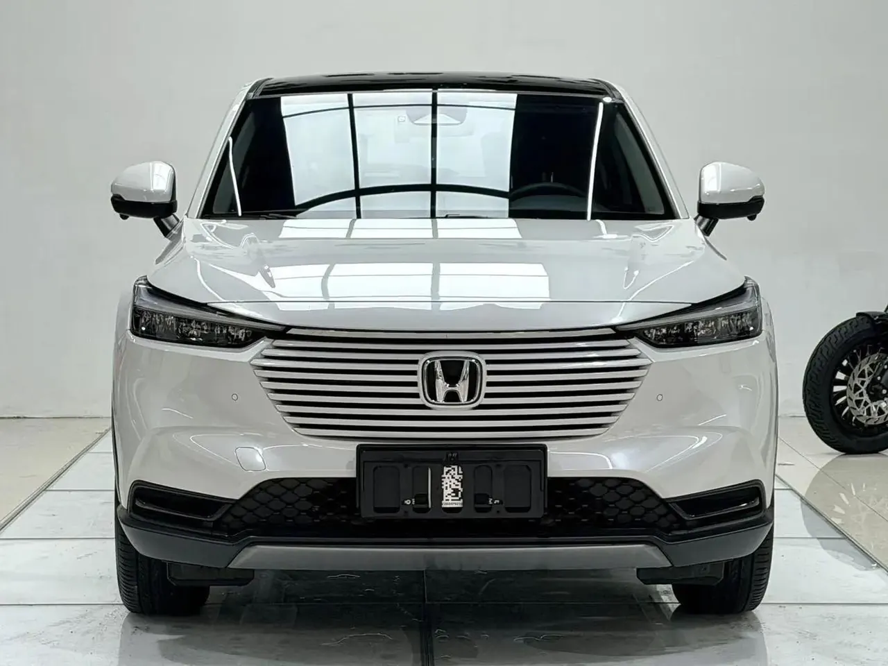Vezel 2023, 1.5L CVT Mid-Grade Model 2