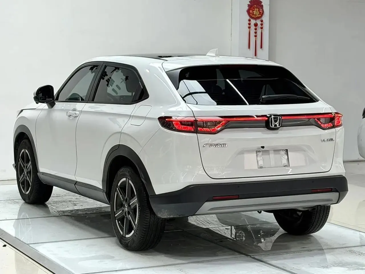 Vezel 2023, 1.5L CVT Mid-Grade Model 4