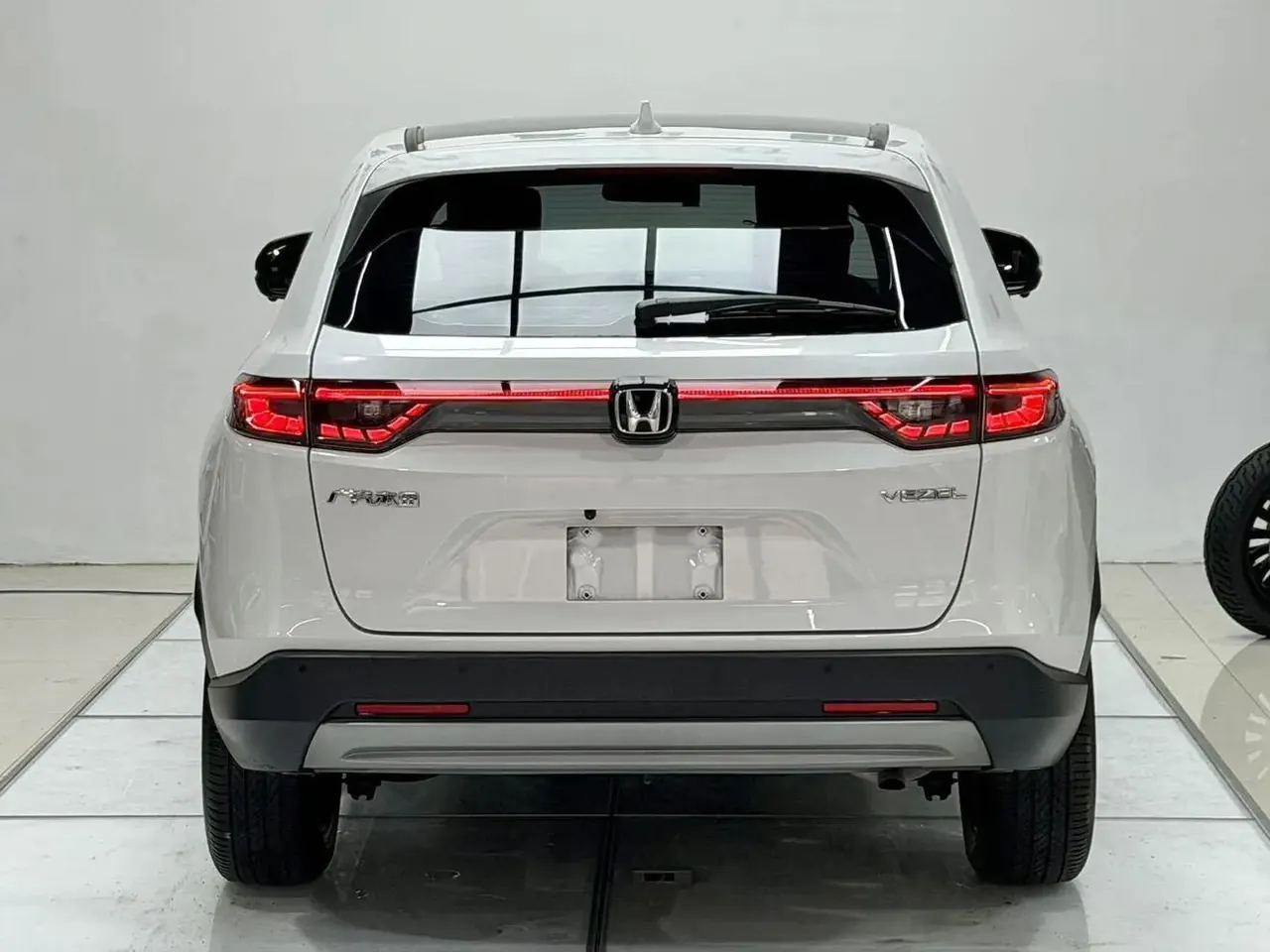 Vezel 2023, 1.5L CVT Mid-Grade Model 5