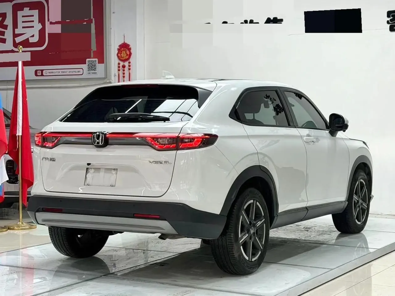 Vezel 2023, 1.5L CVT Mid-Grade Model 6