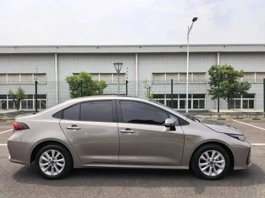 Toyota 2023 Corolla Dual Engine 1.8 CVT Smart Electric Hybrid Elite Edition Automatic 5