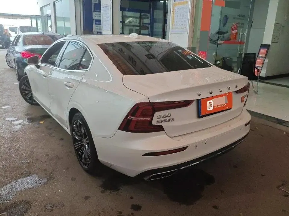 Volvo S60 2022 B4 Intelligent Luxury Edition 4