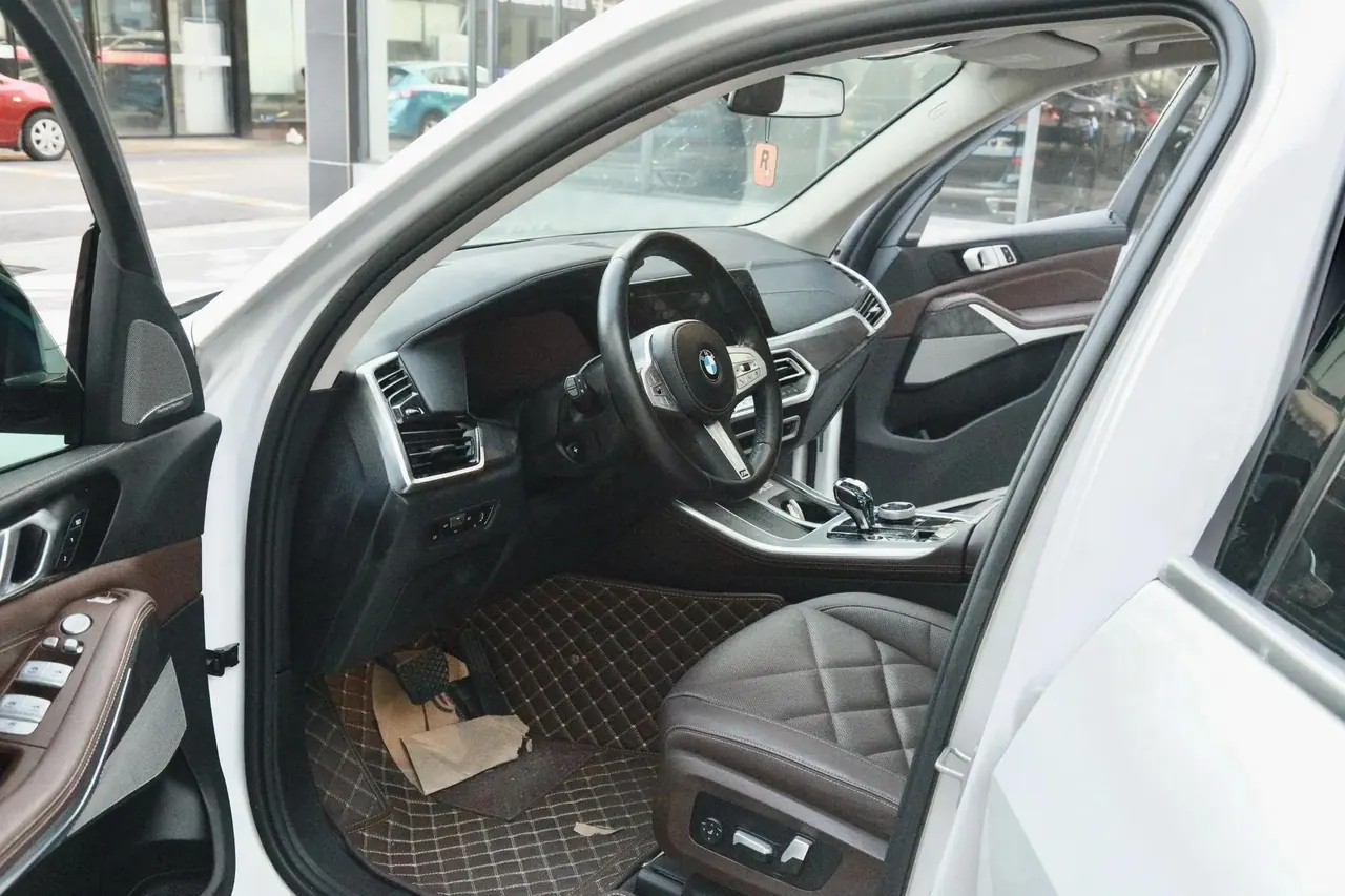 BMW X5 2022 xDrive 30Li exclusive m sports suit 5