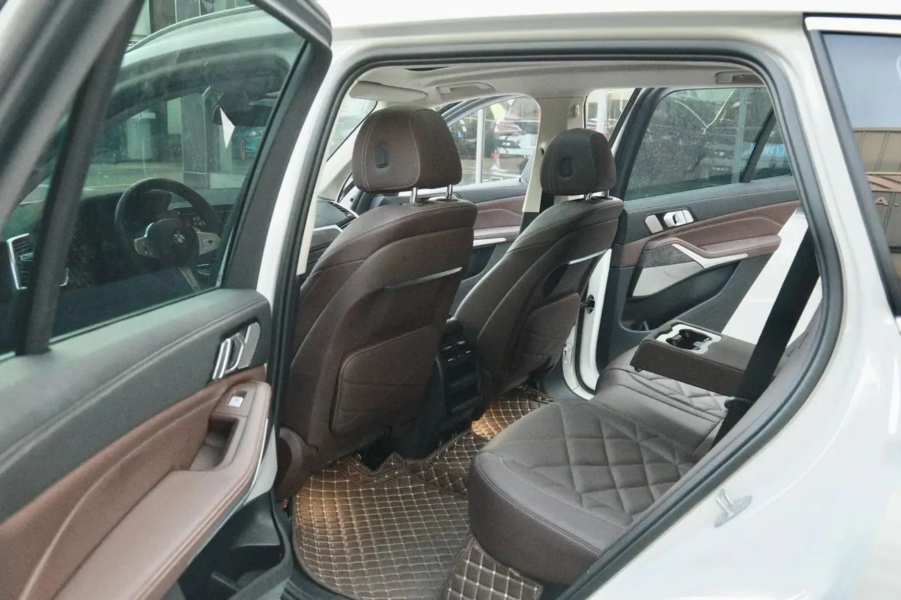 BMW X5 2022 xDrive 30Li exclusive m sports suit 6