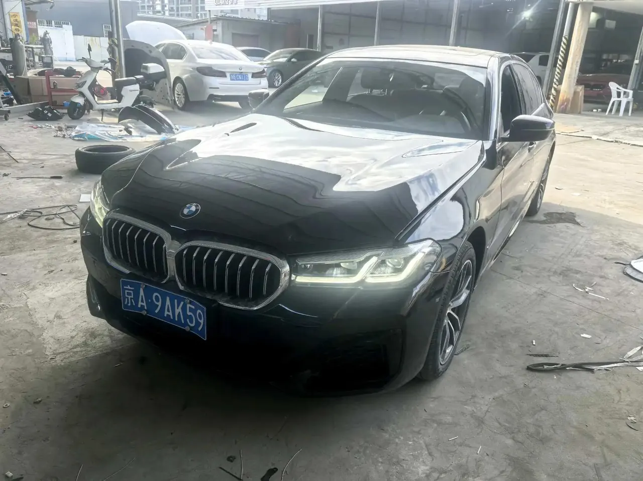 Open image lightbox: BMW 5 Series 2022 Change 2 525Li M Sports Suit