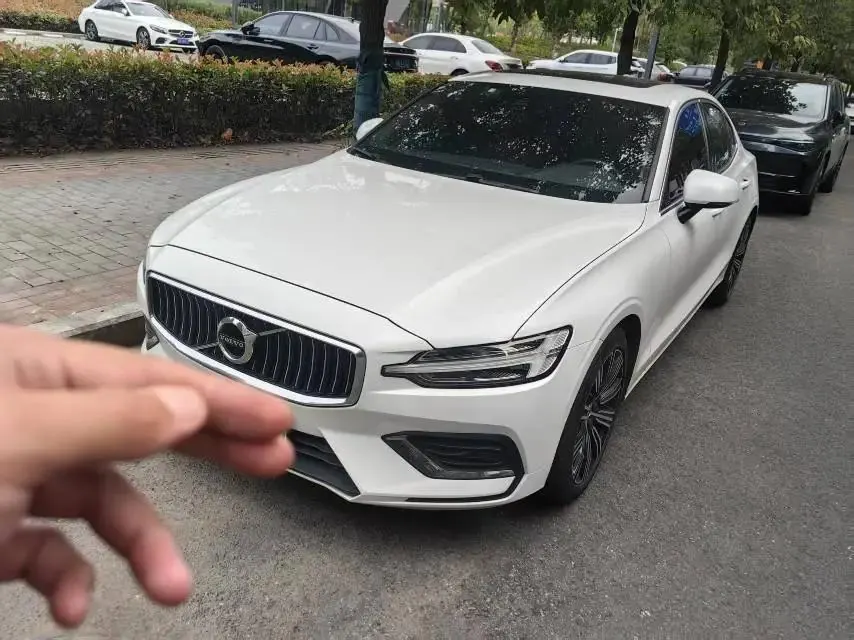 Open image lightbox: Volvo S60 2021 T4 Zhiyuan Deluxe Edition