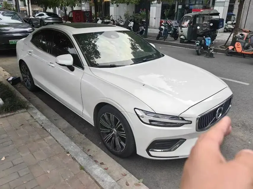 Volvo S60 2021 T4 Zhiyuan Deluxe Edition 2