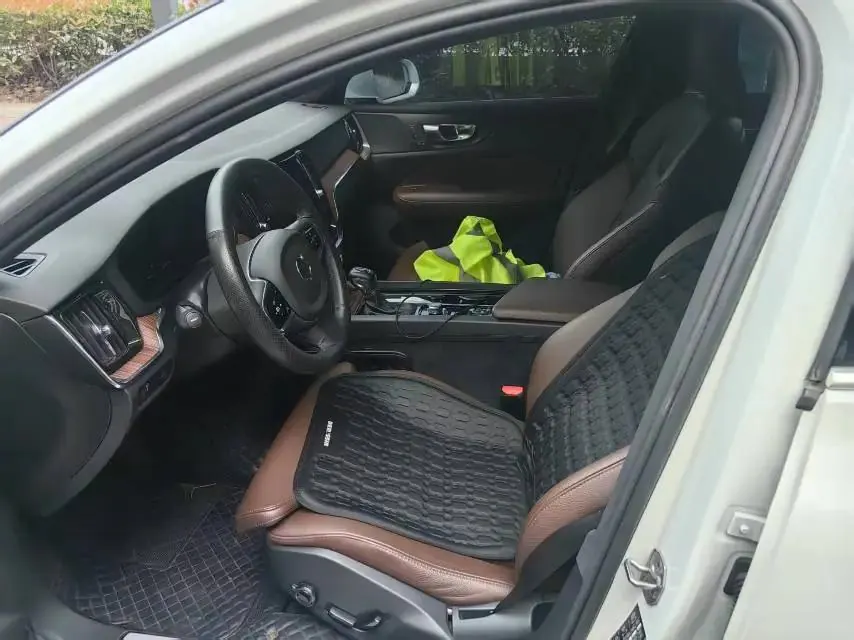 Volvo S60 2021 T4 Zhiyuan Deluxe Edition 4