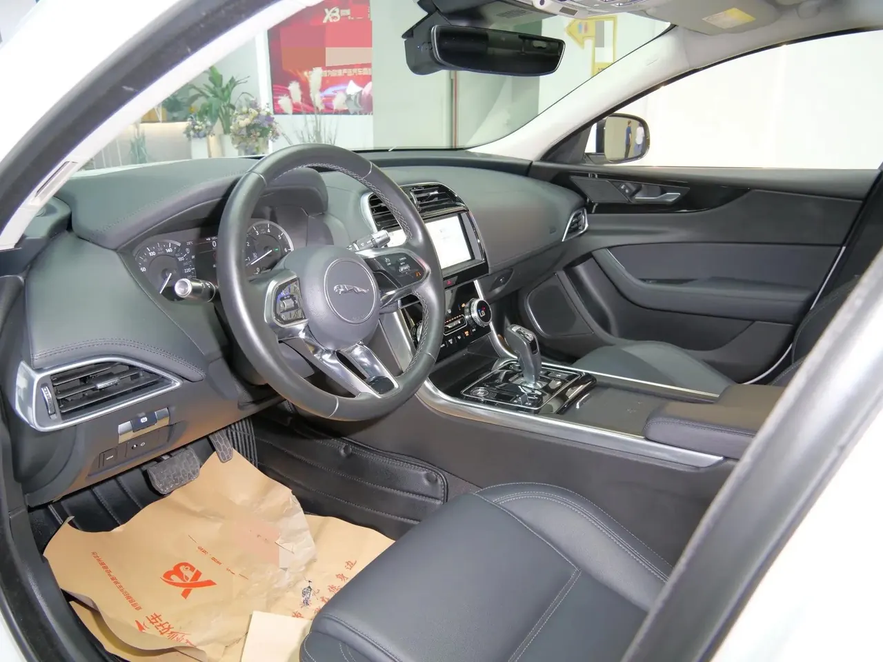 Jaguar XEL 2020 2.0T 200PS S Enterprising and Elegant Edition 6