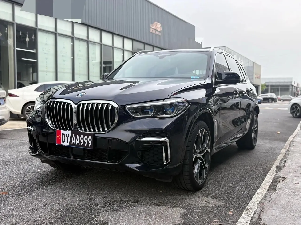打开图片灯箱：BMW X5 2022 model change xDrive 40Li M sports package