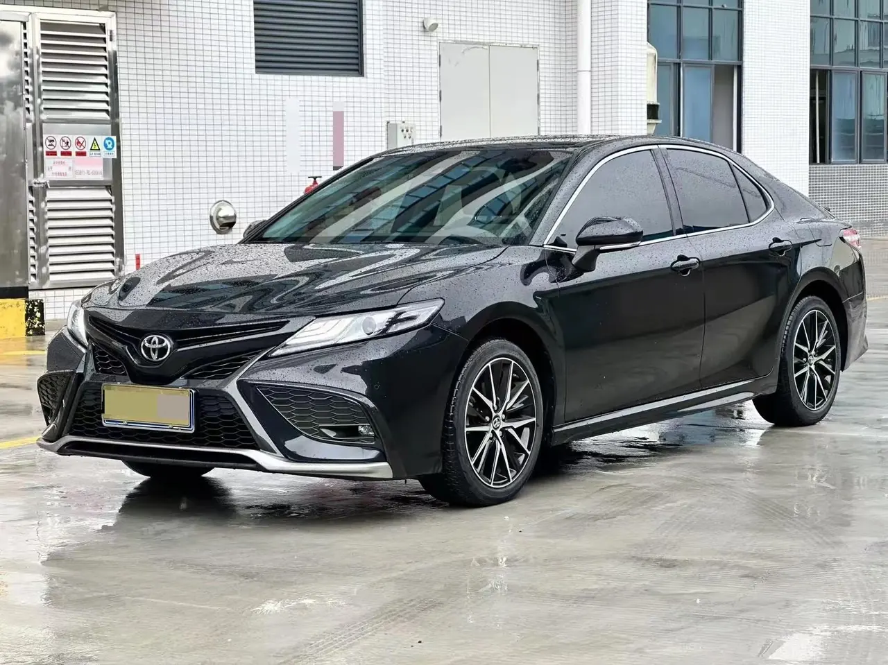 Open image lightbox: Camry 2022 2.0S Knight Edition