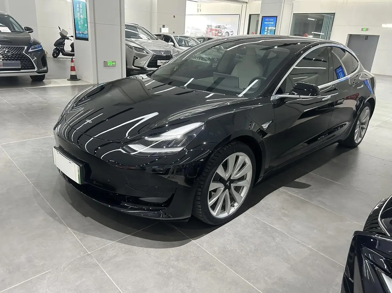 Open image lightbox: 2020 Model 3 Refreshed Standard Range Rear-Wheel Drive Upgrade Version