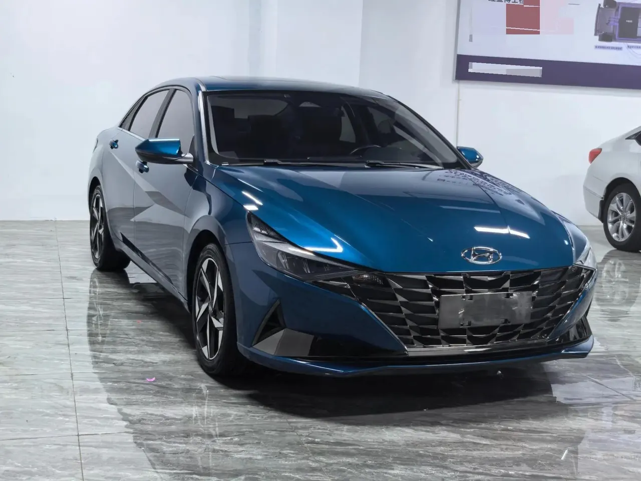 Elantra 2021 1.5L CVT Luxury Edition 3