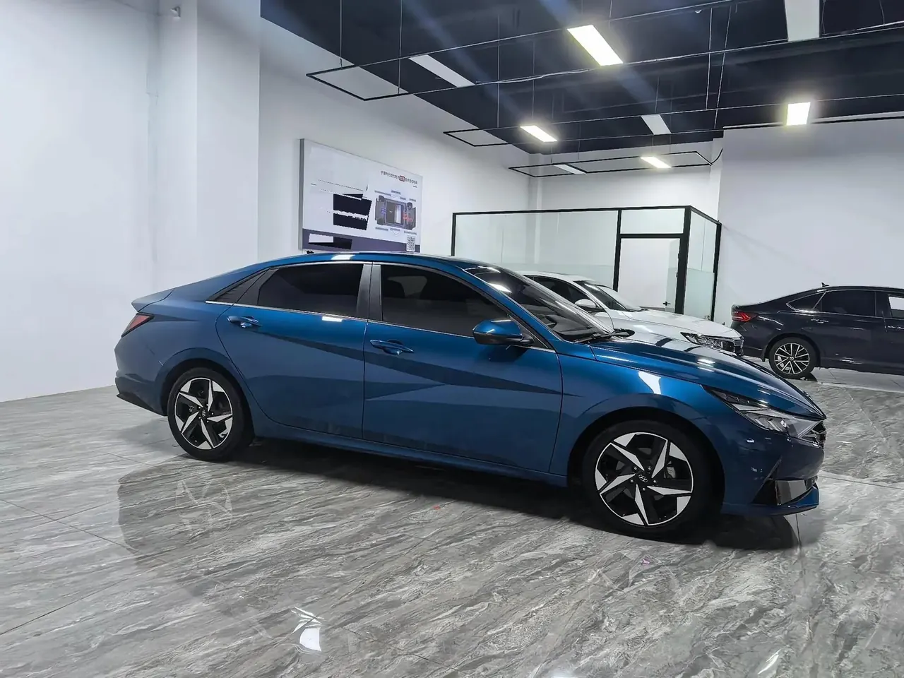 Elantra 2021 1.5L CVT Luxury Edition 4
