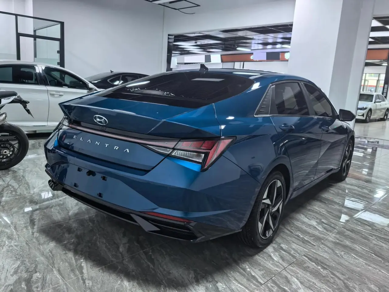 Elantra 2021 1.5L CVT Luxury Edition 5
