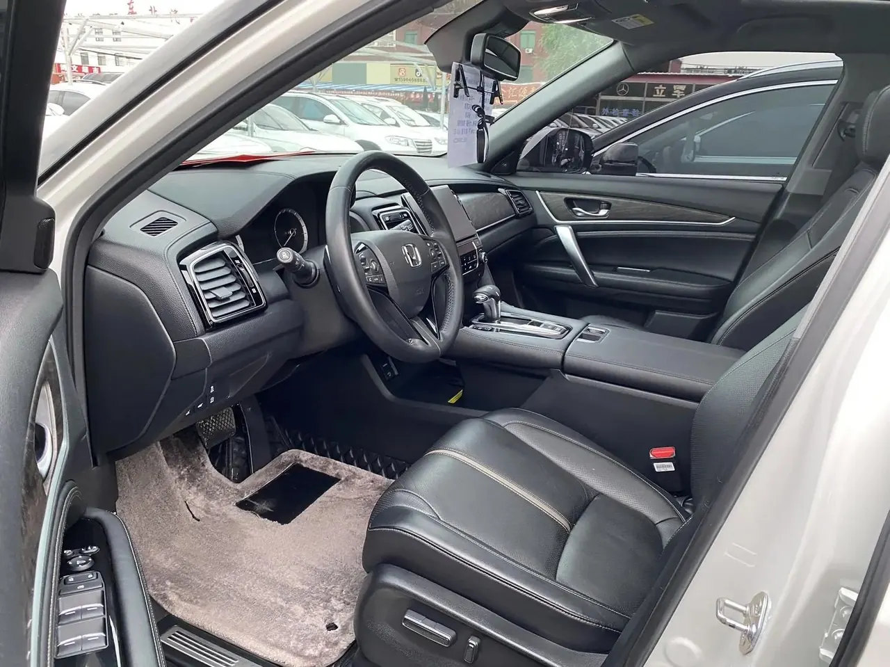Honda UR-V 2020 240TURBO Two-Drive Elegant Edition 2
