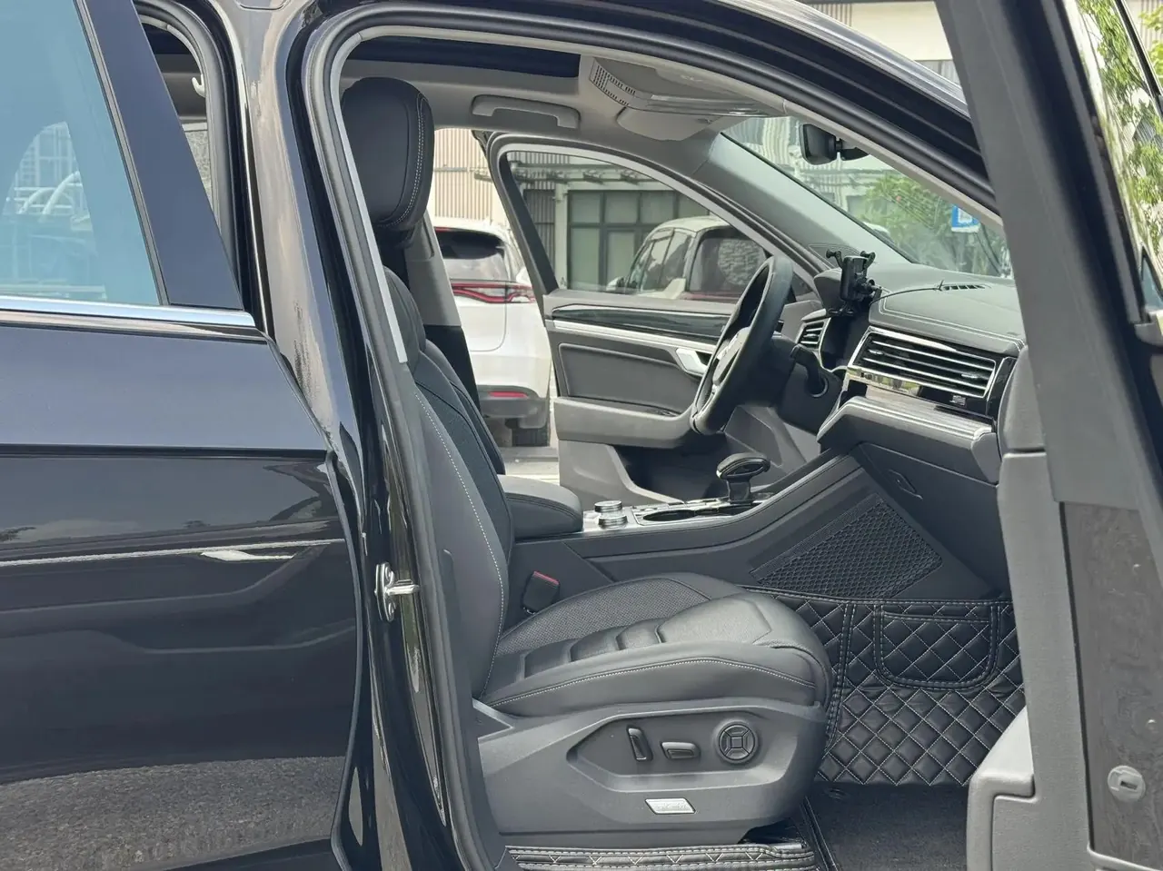Touareg 2019, 3.0TSI Rui Feng Edition, China V compliant 6