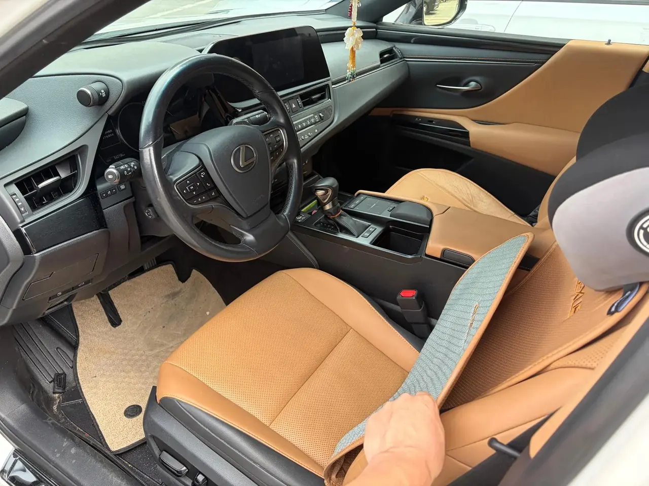 Lexus ES 2020 300h Elite Edition 2
