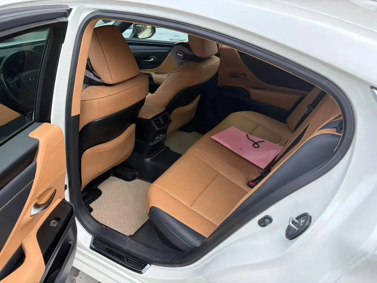 Lexus ES 2020 300h Elite Edition 3