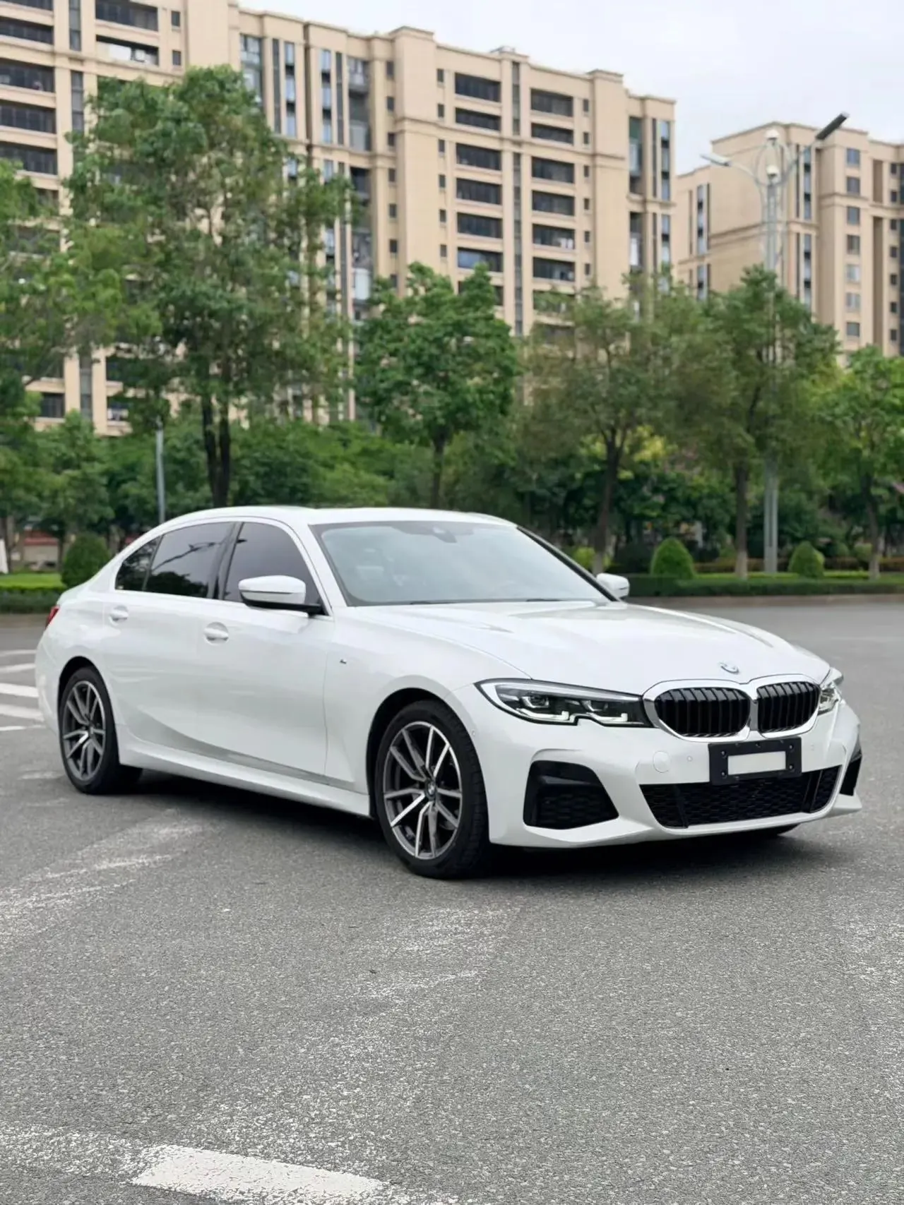BMW 3 Series 2020 325Li M Sports Suit 3