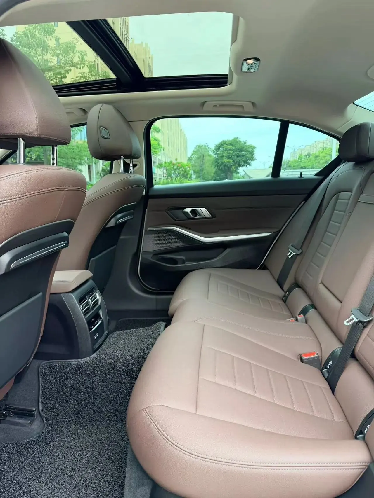 BMW 3 Series 2020 325Li M Sports Suit 6