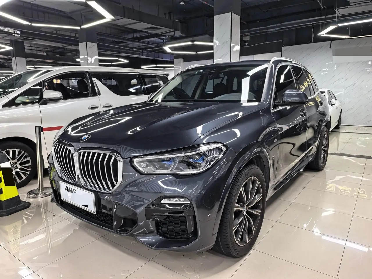 Open image lightbox: BMW X5 (Imported) 2021 Modified xDrive40i M Sports Suit
