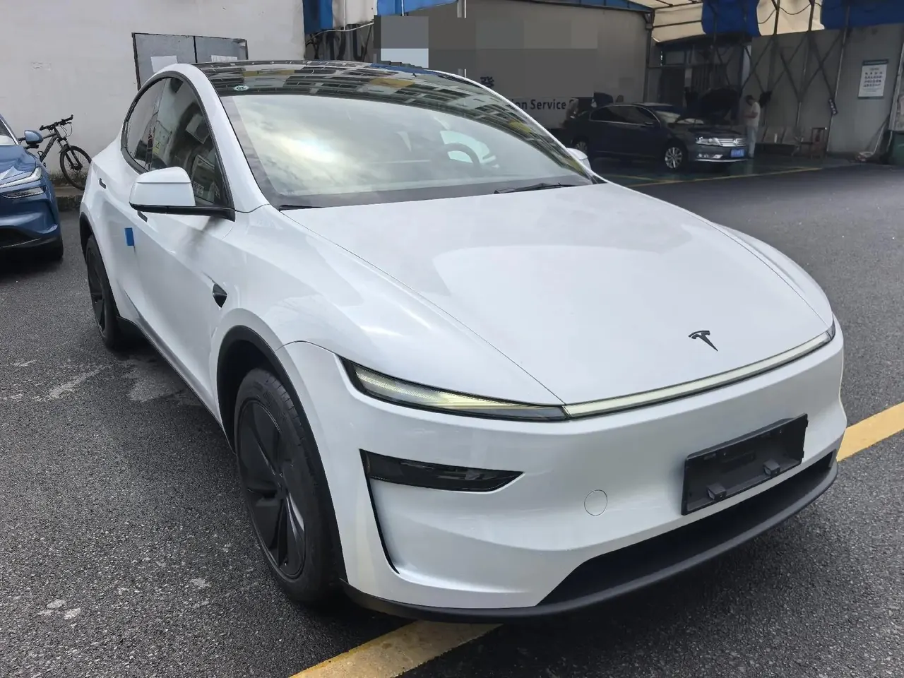 Tesla 2026 Model Y Rear-Wheel-Drive Automatic 3