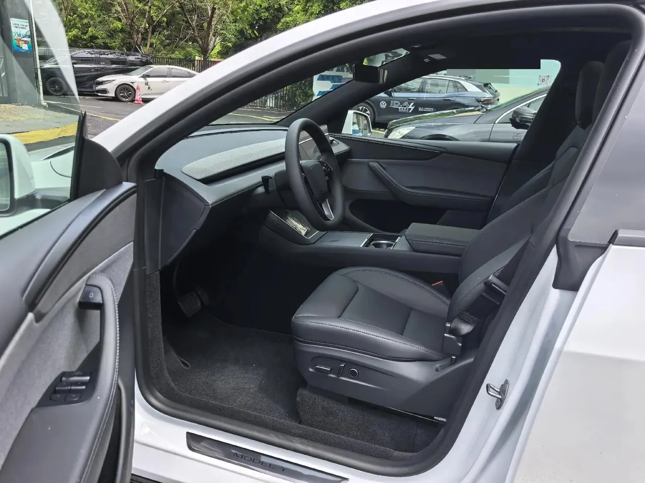 Tesla 2026 Model Y Rear-Wheel-Drive Automatic 4