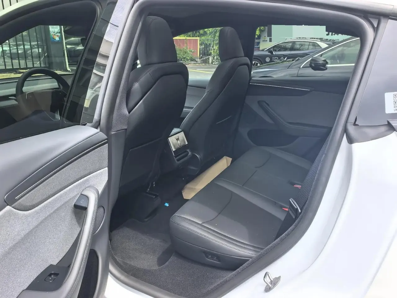 Tesla 2026 Model Y Rear-Wheel-Drive Automatic 5