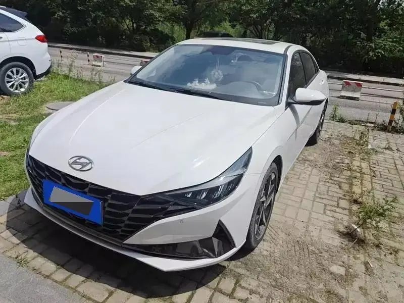 Open image lightbox: Elantra 2021 1.5L CVT Luxury Edition