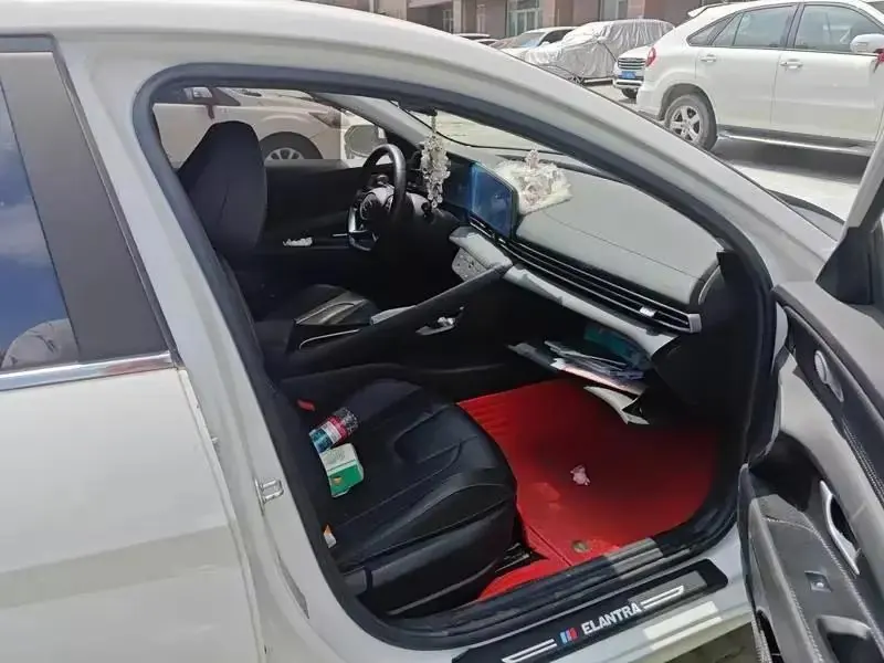 Elantra 2021 1.5L CVT Luxury Edition 2