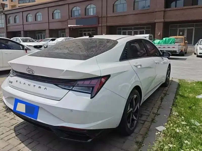Elantra 2021 1.5L CVT Luxury Edition 3