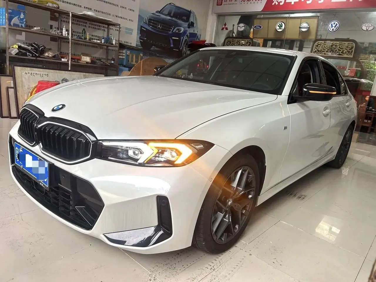Open image lightbox: BMW 3 Series 2025 model 330Li 2.0T M Sport Night Edition with automatic transmission