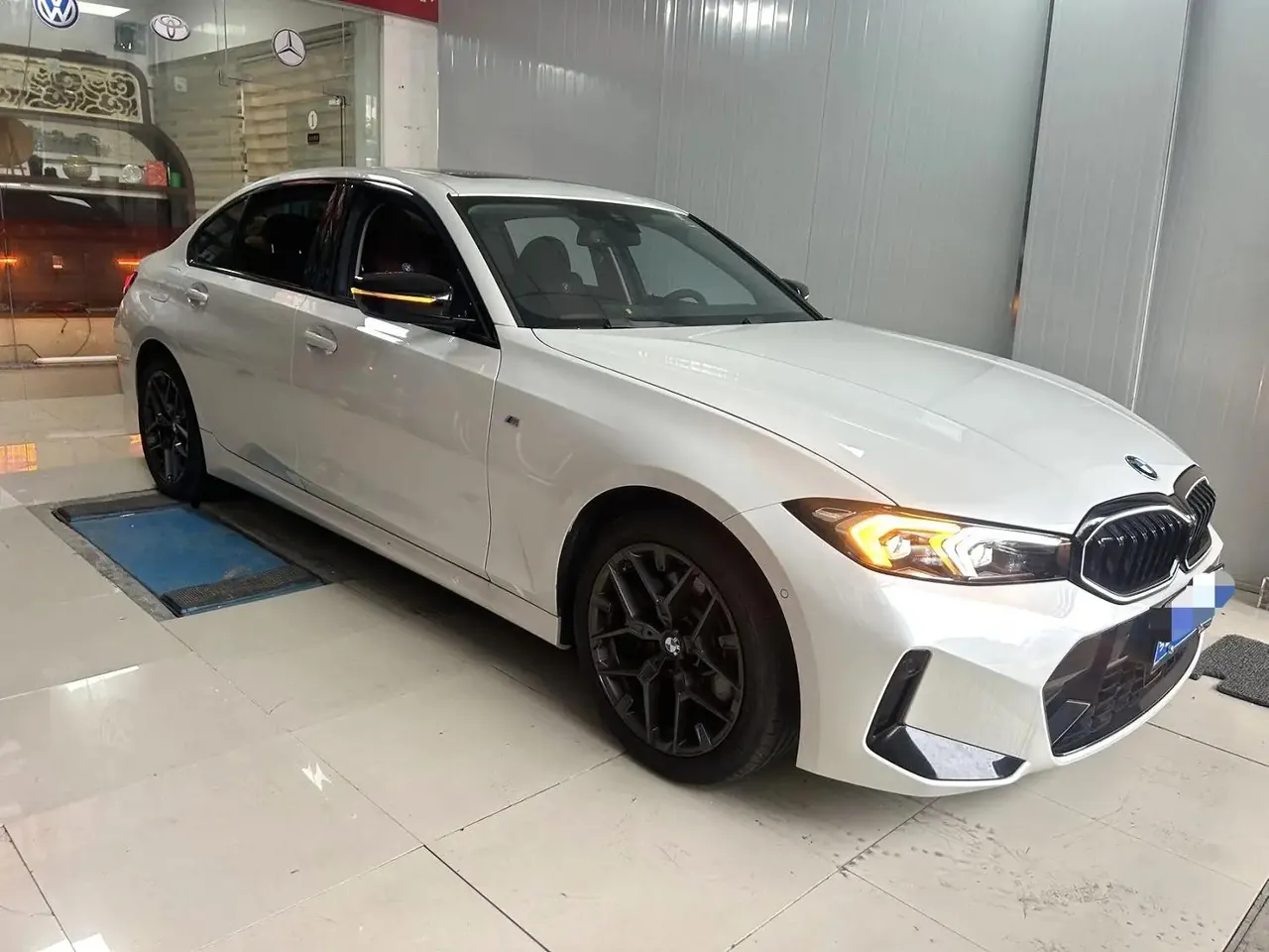 BMW 3 Series 2025 model 330Li 2.0T M Sport Night Edition with automatic transmission 2